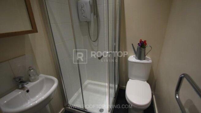 3 bed House Share to rent Image 6
