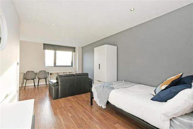 Studio to rent Image 9