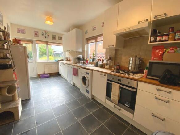 KITCHEN/BREAKFAST ROOM