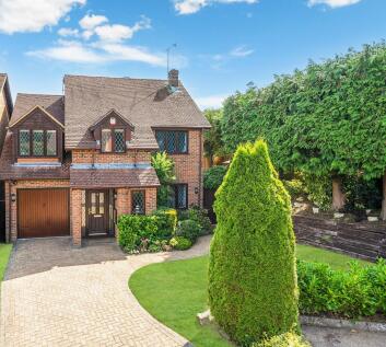 George Eliot Close, Witley, Surrey, GU8