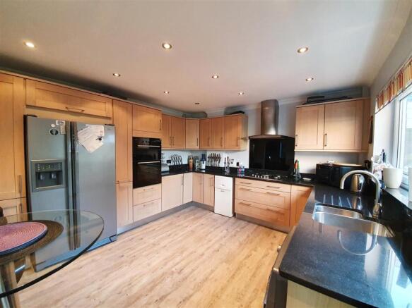 Kitchen/Breakfast Room