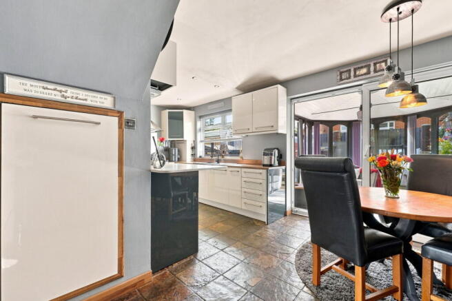 3 bed Semi-Detached for sale Image 7