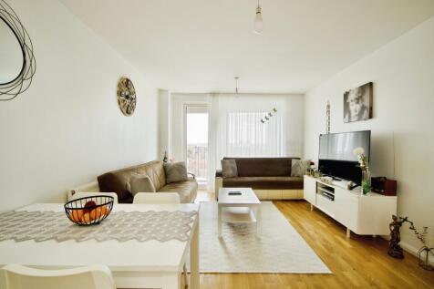 74 Fore Street, London, N18