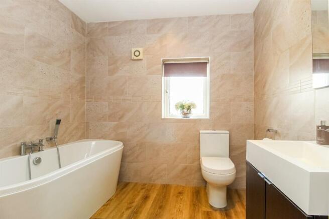 EN SUITE SHOWER ROOM/W.C.