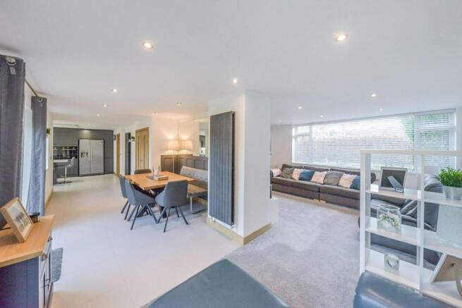 Lounge/Dining Room