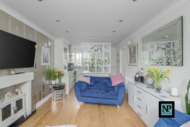 Open Plan Kitchen / Living