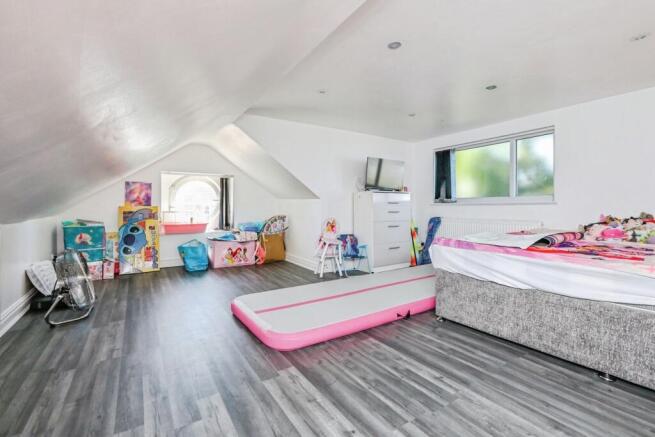 4 bed Detached Bungalow for sale Image 11