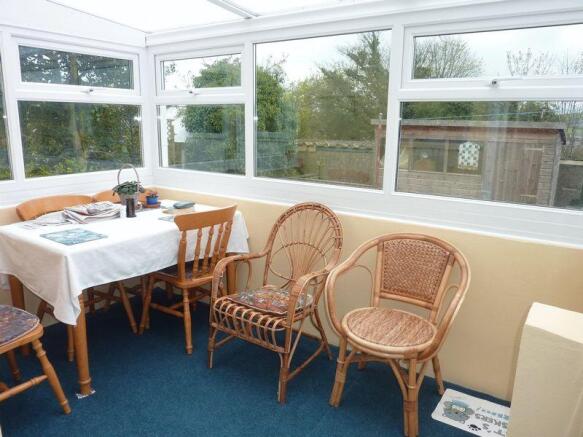 Sun room/dining area