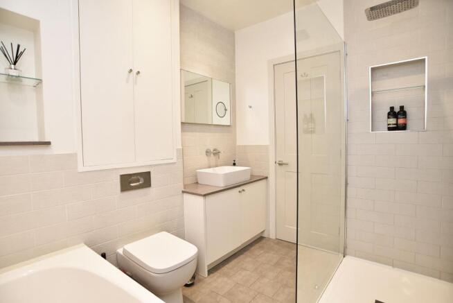 4 bed Town House for sale Image 10
