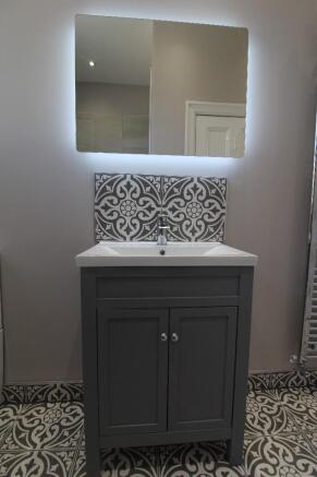 2 bed Apartment to rent Image 9