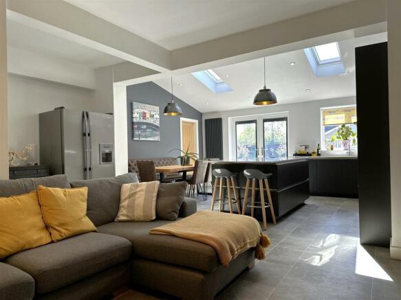 OPEN-PLAN Living Space 623
