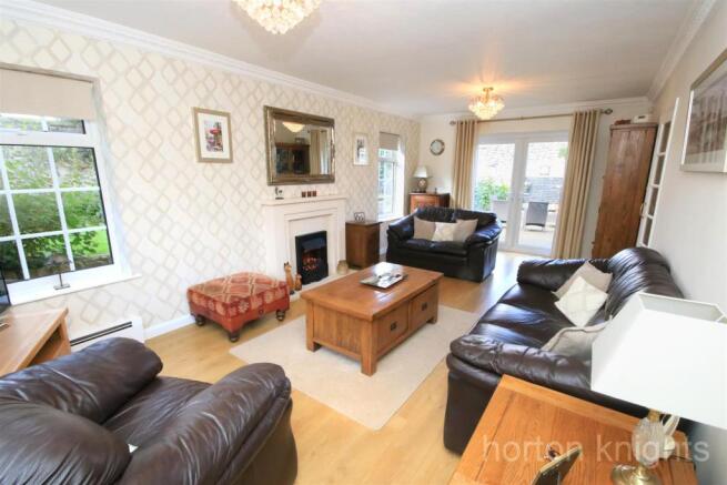 OPEN PLAN LOUNGE