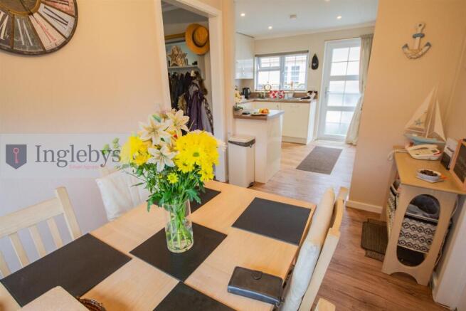 2 bed Park Home for sale Image 7