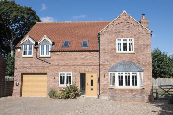 4 bed Detached for sale Image 8