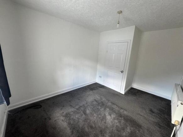 3 bed Terraced to rent Image 8
