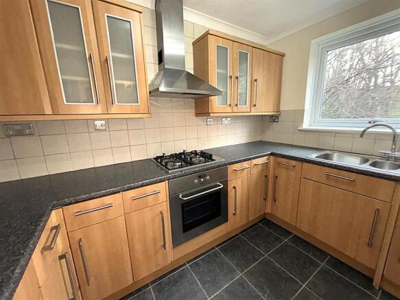 FITTED KITCHEN