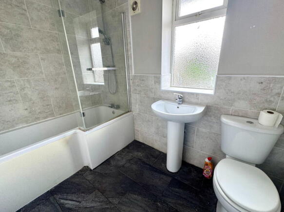 3 bed Semi-Detached to rent Image 8