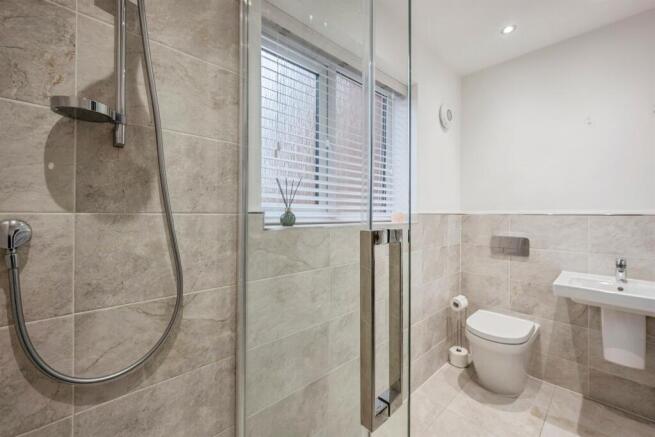 4 bed Detached for sale Image 11