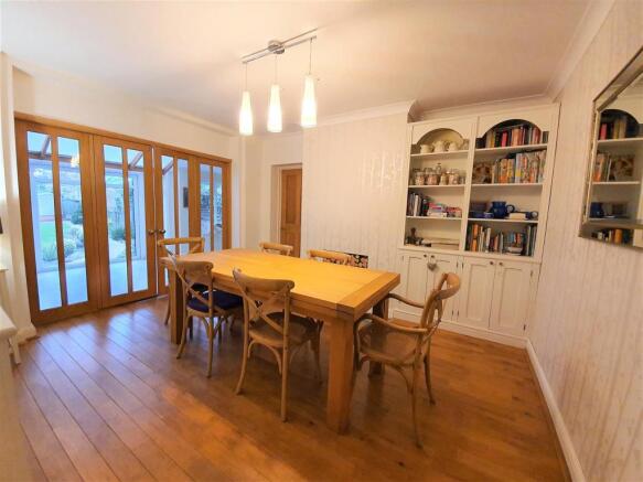 7 Glenhurst Avenue dining2.jpg