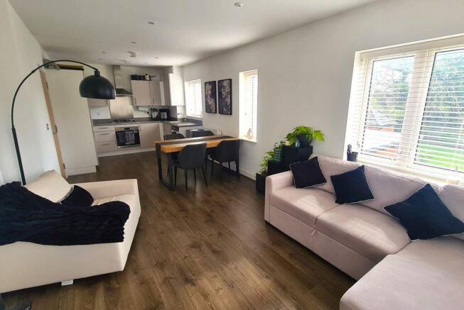 Lounge onto diner and kitchen