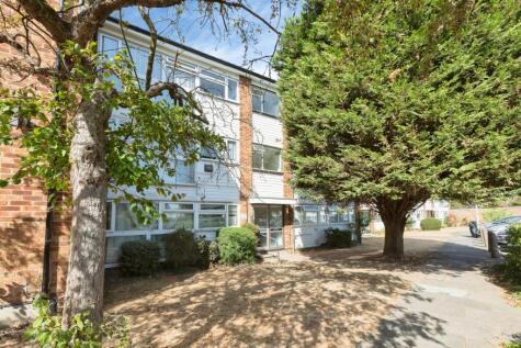 St. Peters Close, Ilford, IG2