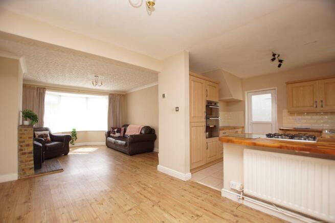 Lounge/ Diner/ Kitchen
