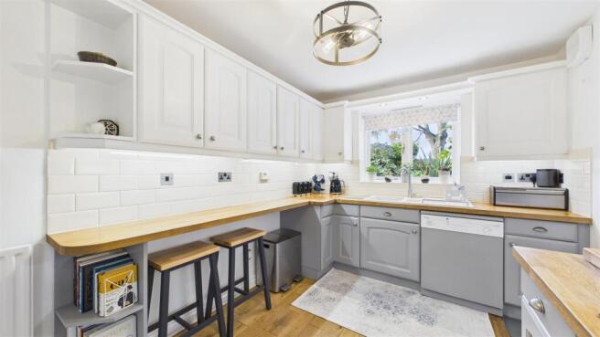 FITTED KITCHEN 2.jpg