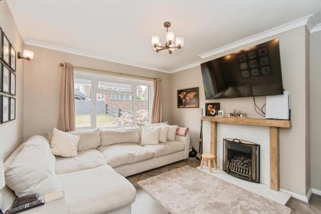 3 bed Semi-Detached for sale Image 2