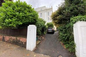 7d, Oakfield Road, Clifton, Bristol BS8 2AJ