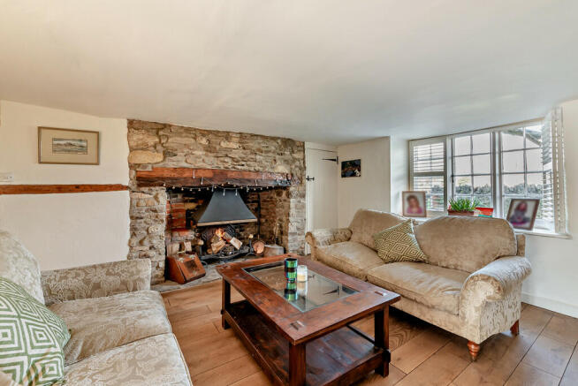 8586761-interior0...