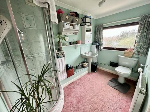 en suite shower room.JPEG