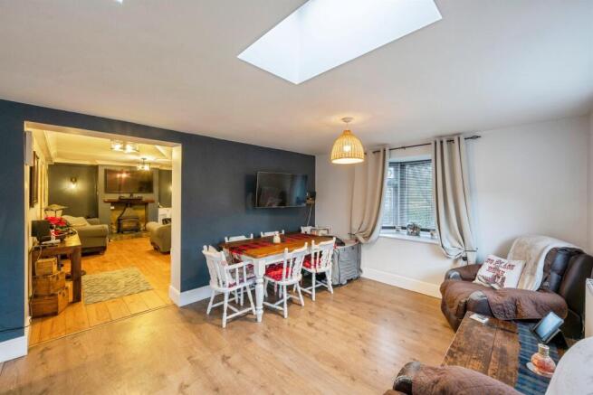 3 bed Semi-Detached for sale Image 8