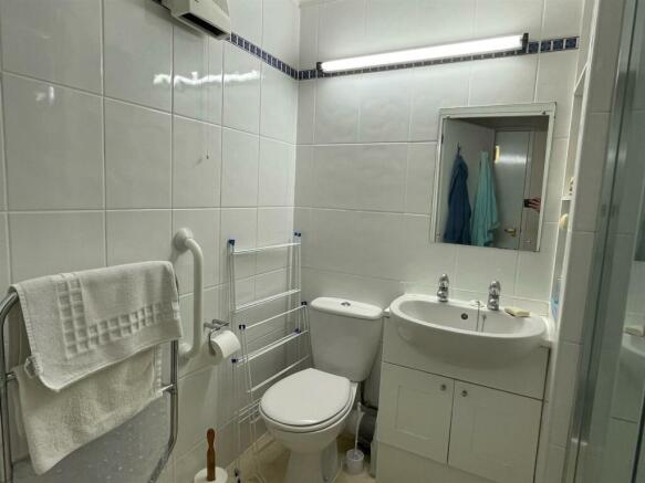 Bathroom.jpg
