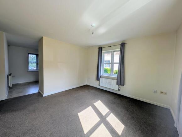 2 bed Flat to rent Image 6