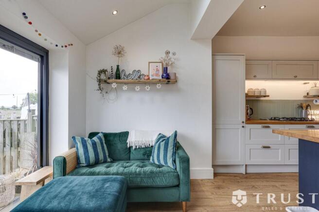 3 bed Semi-Detached for sale Image 8