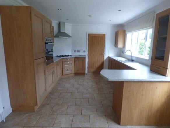 KITCHEN/BREAKFAST RO