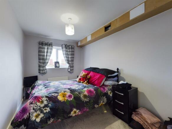 Bedroom 1.jpg