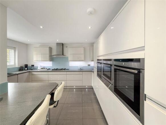 4 bed Detached for sale Image 4