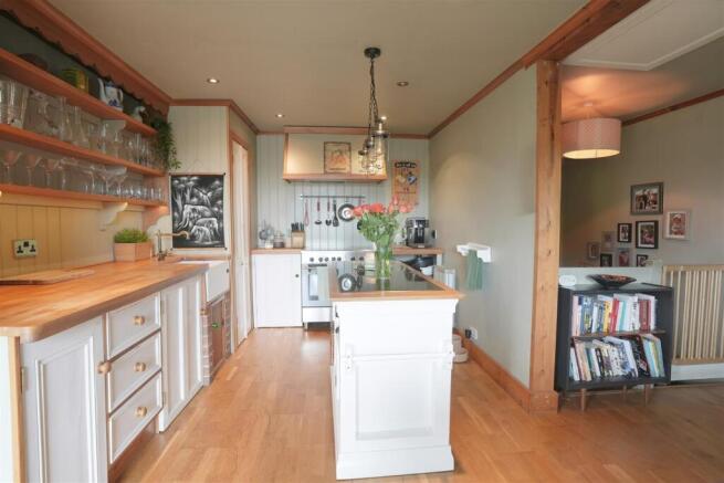 3 bed House for sale Image 6