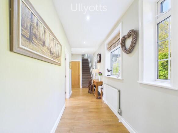 5 bed Detached for sale Image 5