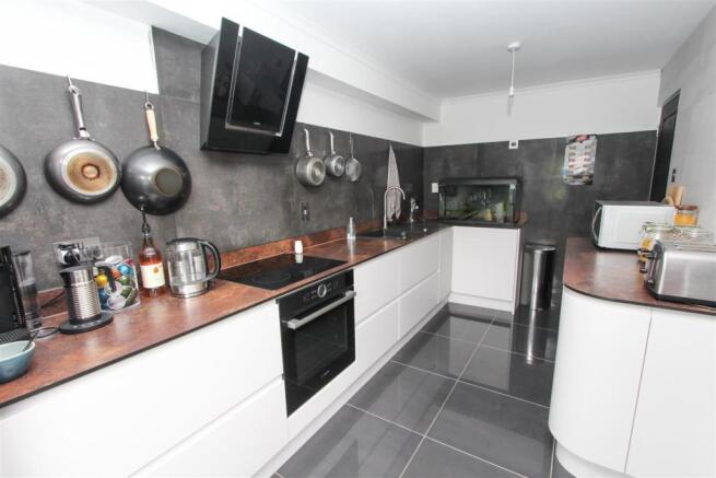 Kitchen 2.jpg