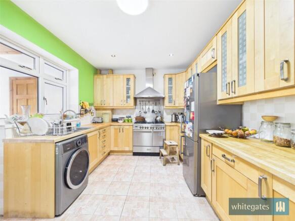 5 bed Semi-Detached for sale Image 4