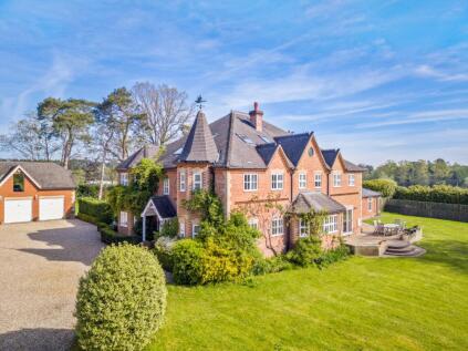 London Road, Windlesham, Surrey, GU20