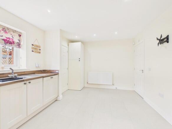 3 bed Semi-Detached for sale Image 5
