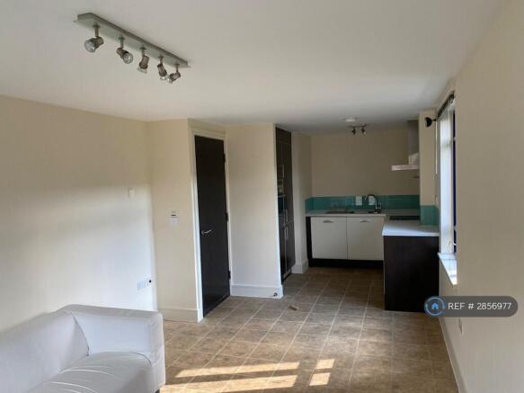 1 bed Flat to rent Image 4