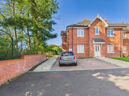 Flat 5, Iris Court, Fearney Field Close, Chesham HP5 1GQ