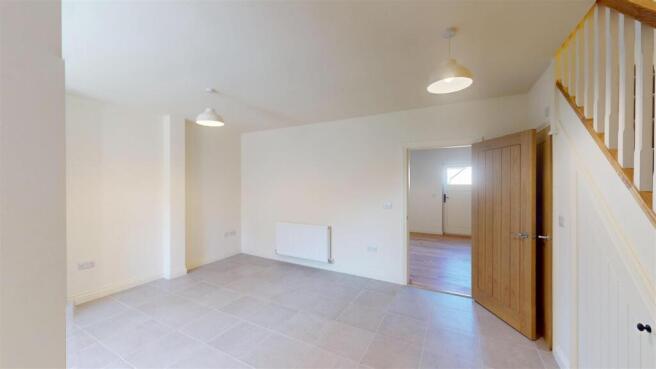 4 bed Semi-Detached to rent Image 5