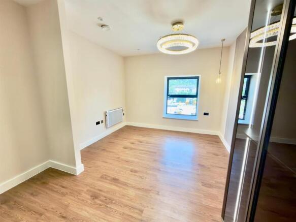 1 bed Apartment to rent Image 8