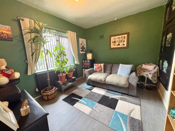 2 bed Flat for sale Image 7
