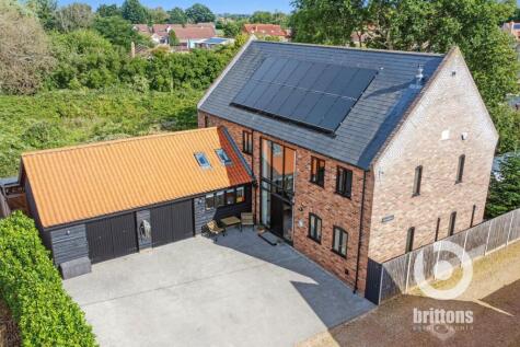 A Beautifully Crafted Detached Home with a Double Garage - Black Horse Road, Clenchwarton
